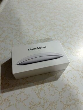 Apple Magic Mouse in White and Silver Finish